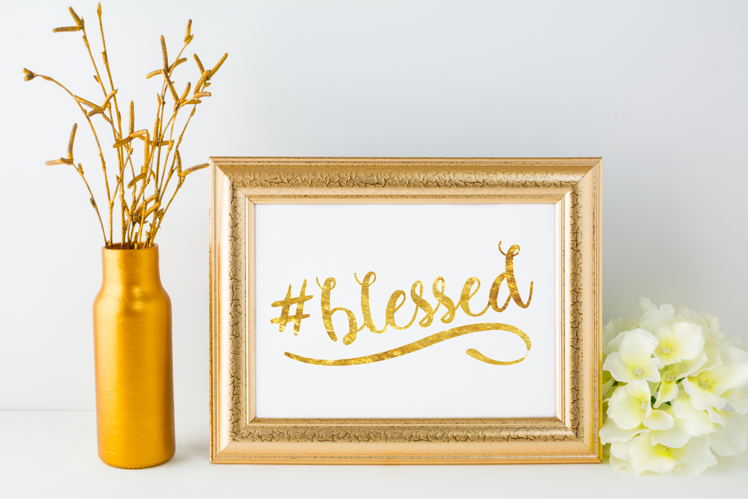 Free Printable hashtag Blessed in gold from @pinkimonogirl for a gallery wall